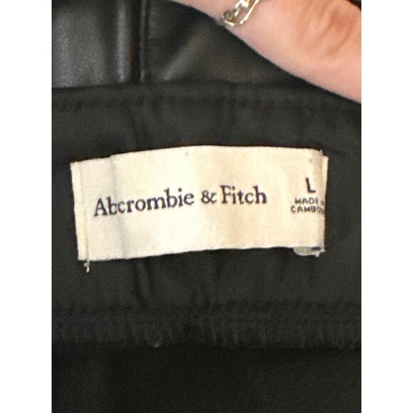 Abercrombie & Fitch Black Faux Vegan Leather Elastic Waist Wide Leg Shorts Sz L - Picture 4 of 4